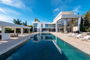 Frontline Golf Contemporary Villa with Stunning Views in Los Flamingos
