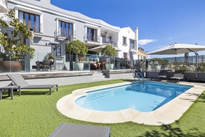 Outstanding Townhouse in La Perla de la Heredia