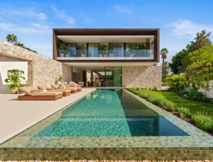 Contemporary villa on the Marbella Golden Mile